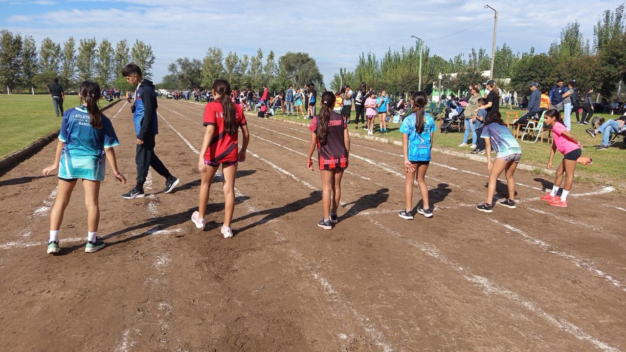 La Escuela Municipal de Atletismo mantiene viva una tradición deportiva en Eduardo Castex