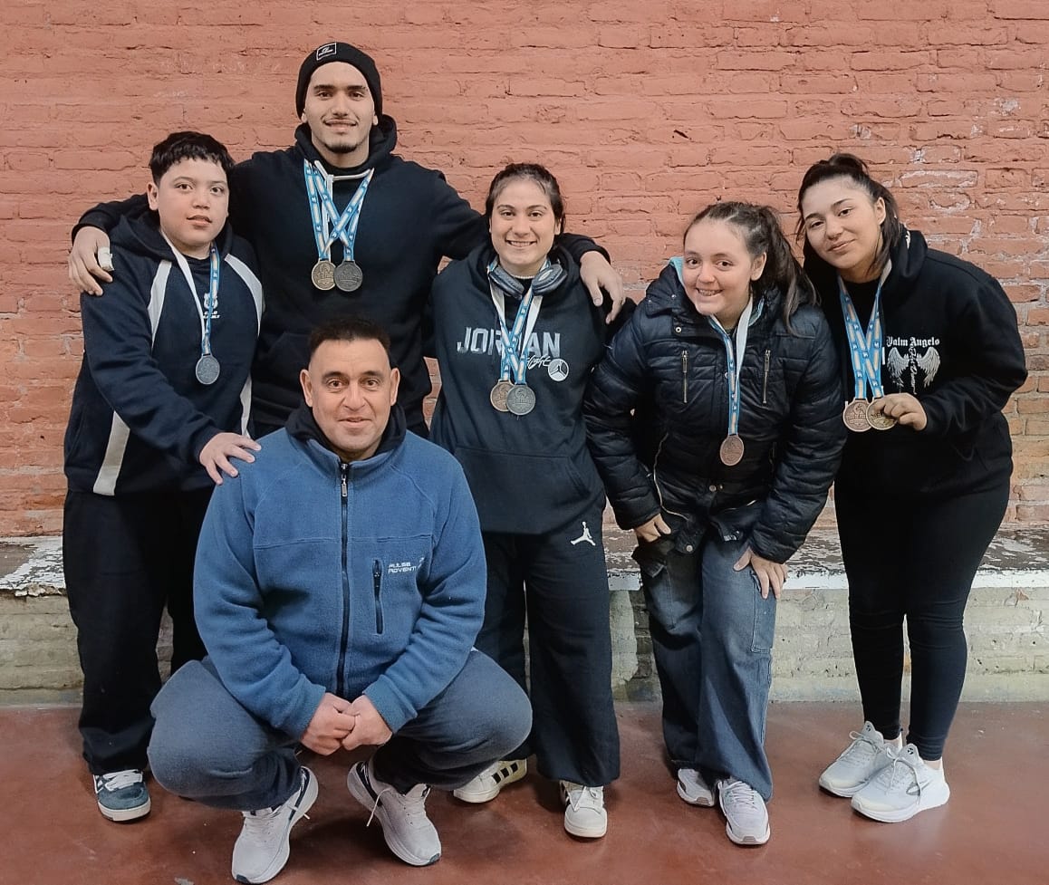 La Escuela Municipal de Judo brilló en Tres de Febrero con una destacada cosecha de medallas